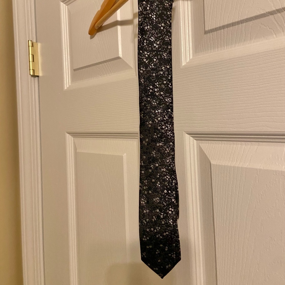 Express Men’s Slim Floral Tie